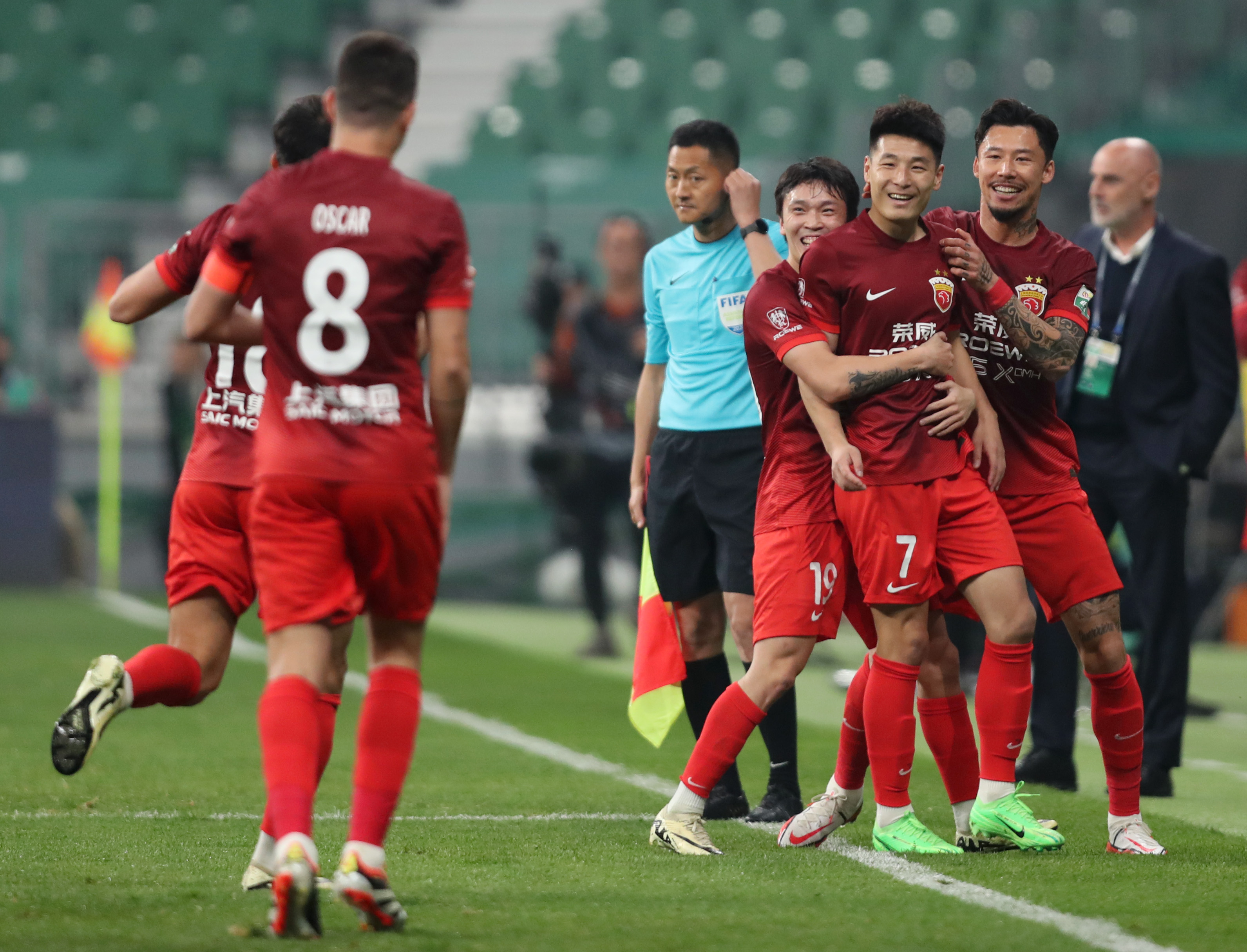 关于强强争锋，亚洲杯比赛场上的精彩绝伦的信息